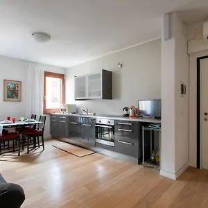  Apartment Lance With Lift, 2 Minutes Walk From The Train Station Italy